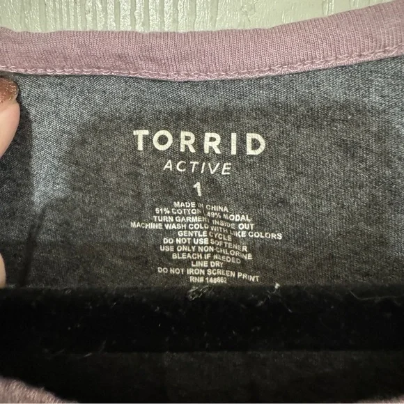 Torrid Active Graphic Tee – Size 1 - Picture 2 of 3